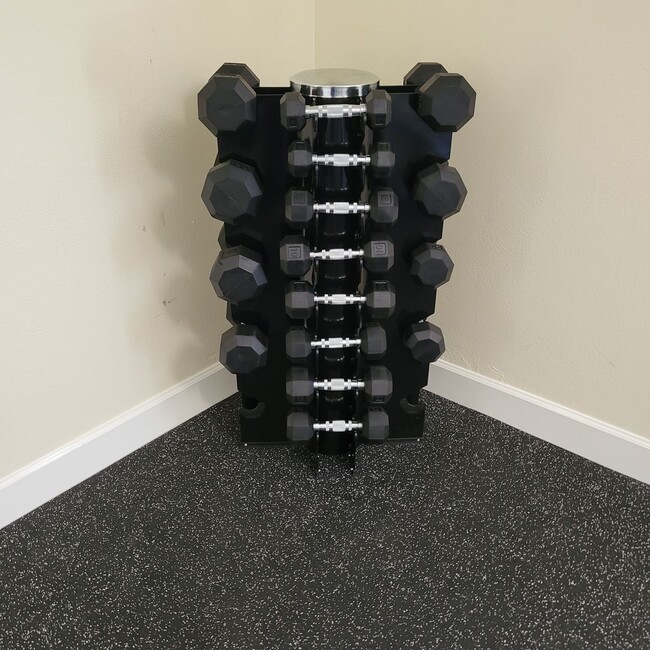 Building Photo - Annual OR Seasonal turnkey FURNISHED 2/2 ground floor condo with golf course and water views