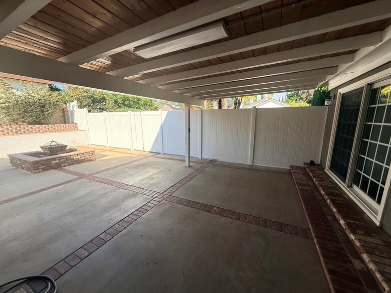 Building Photo - 11130 Canby Ave