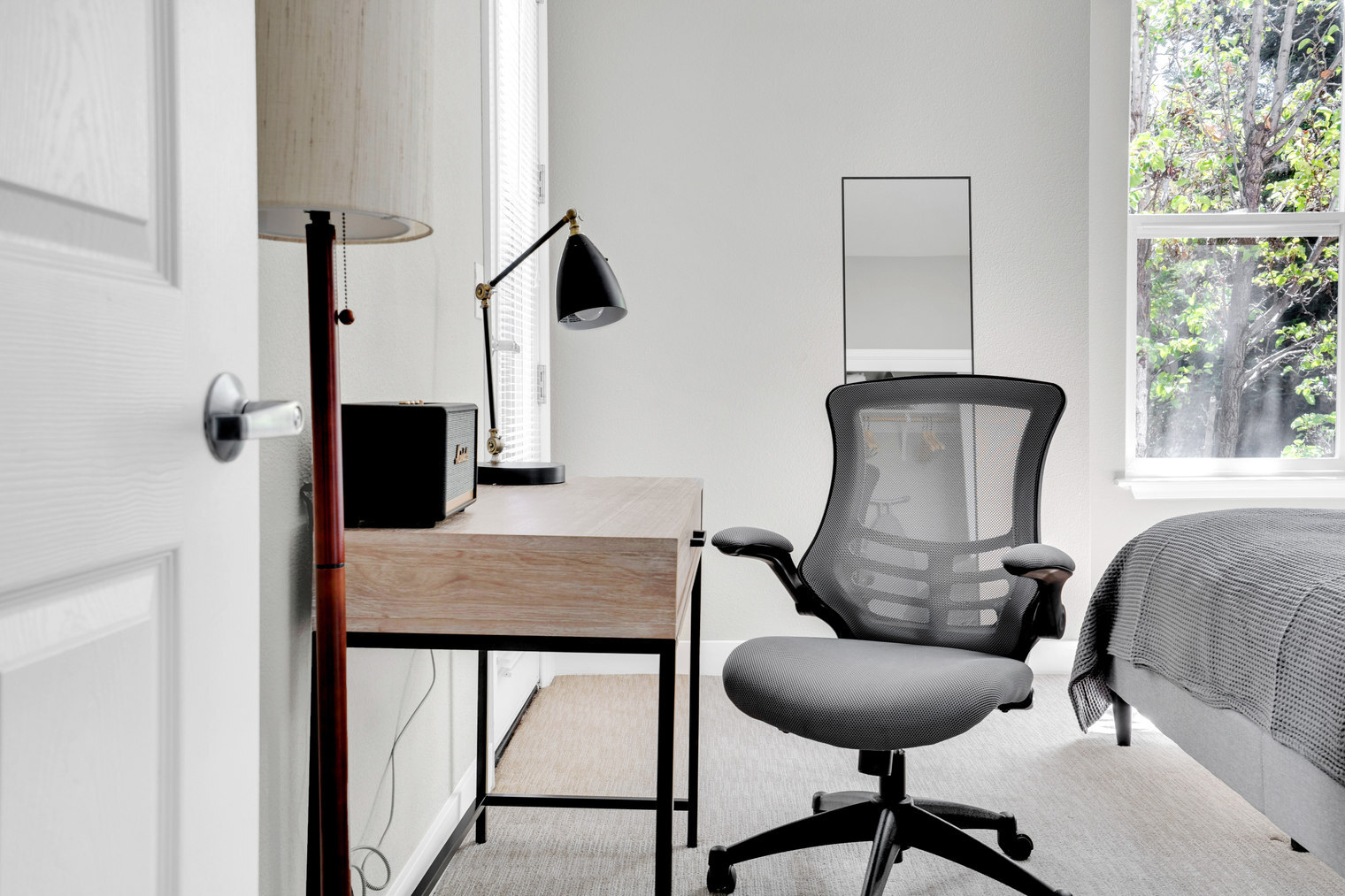 Building Photo - 1265 Lakeside Dr