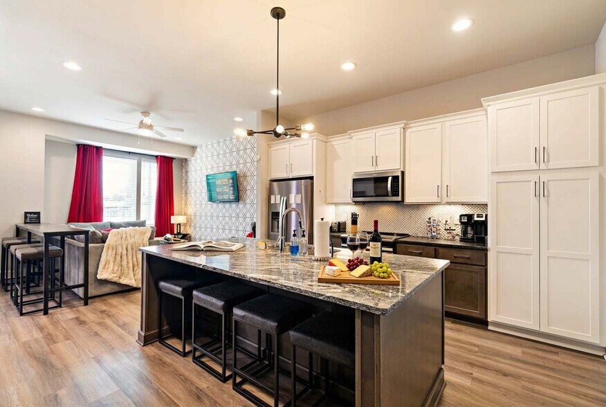 Building Photo - 2135 24th Ave N