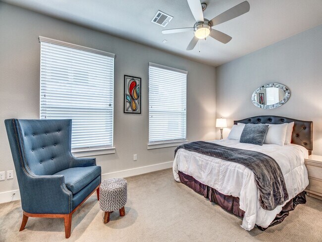 Building Photo - Rooftop Evenings, 3 bedroom 3 bath Condo. ...