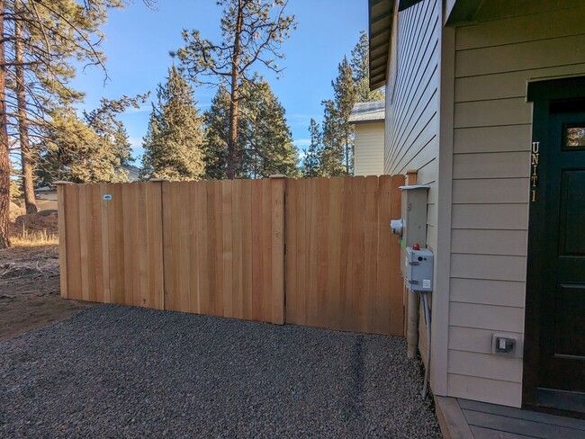 Building Photo - Nearly new 2 bedroom 1 bath detached ADU with a double-car garage and a private fenced backyard