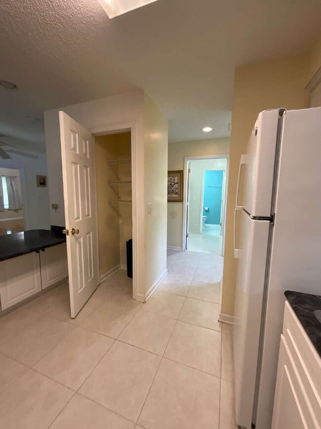 Building Photo - ALL Utilities Included