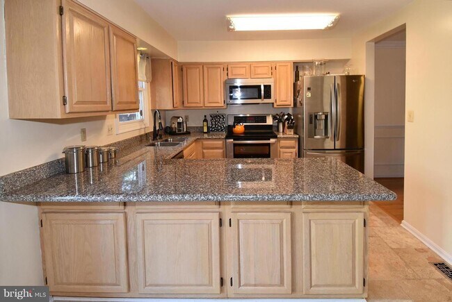 Building Photo - 1553 Templeton Pl
