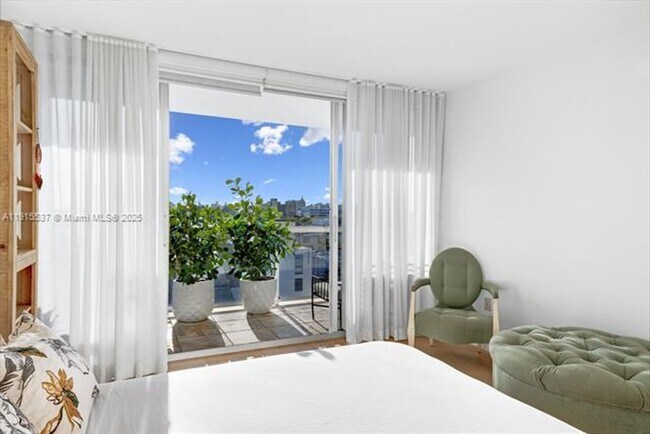 Building Photo - 1800 Sunset Harbour Dr