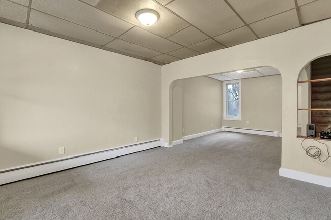 Building Photo - Spacious 4 Bedroom, 1 Bath Home in North York!