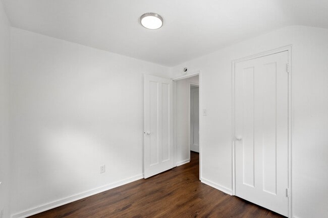 Building Photo - Stunning 2 bedroom home in Dormont availab...