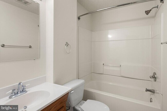 Building Photo - 6035 Grenfell Loop