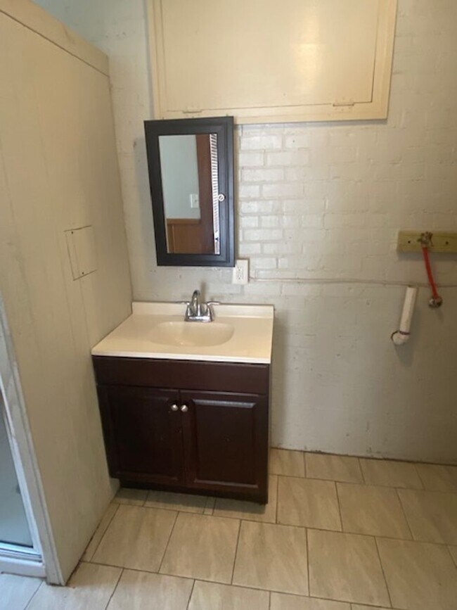 Building Photo - Renovated 3 Bedroom 3 Bath Home with Gameroom/4th Bedroom for Rent!