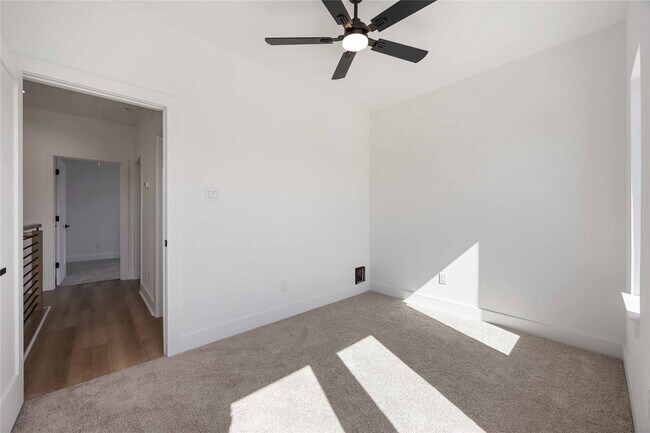 Building Photo - 7961 Henson St