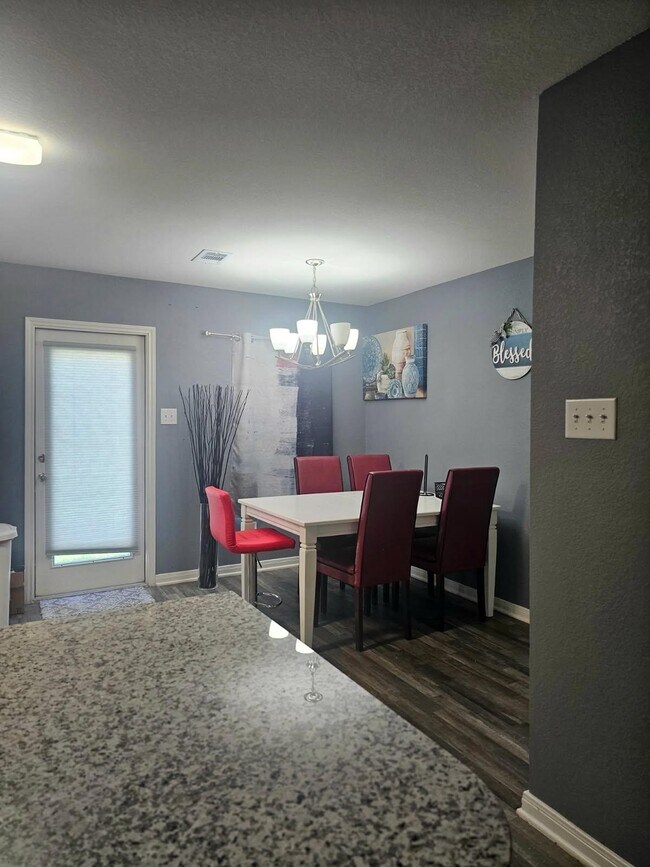 Building Photo - 1010 Cedar Point Dr