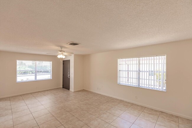 Building Photo - 5029 Rose Hill Dr