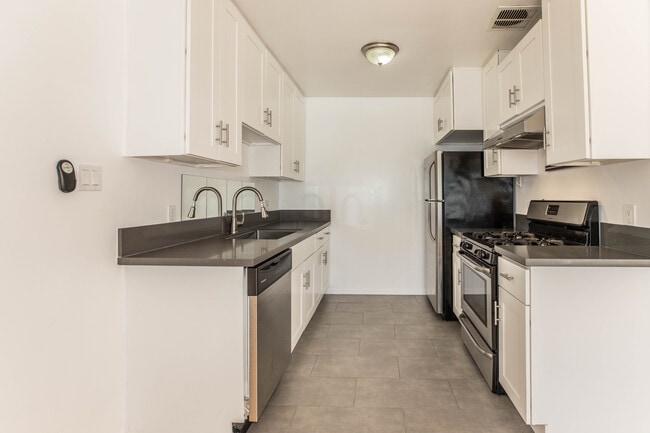 Building Photo - 17020 W Sunset Blvd