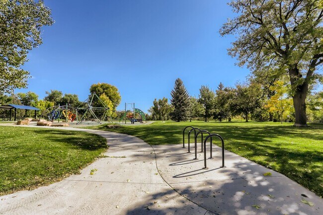 Building Photo - Charming Boulder Condo with Deck, Steps to...