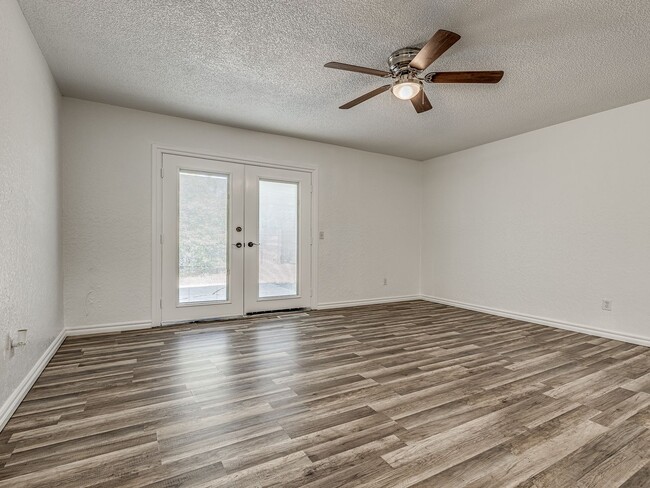 Building Photo - Home for rent in Yukon Schools + 3 bedrooms