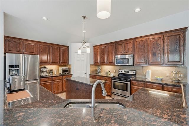 Building Photo - 2504 Maple Stream Dr