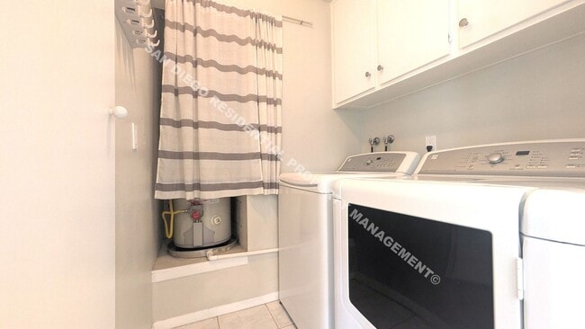 Building Photo - Light, Bright & Spacious 2-Story Home in t...