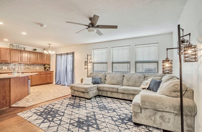 Building Photo - 1233 Firefly Dr