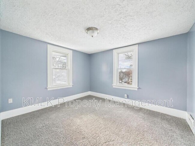 Building Photo - 594 Columbia Ave