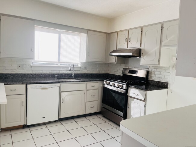 Building Photo - 155 Peddlers Dr