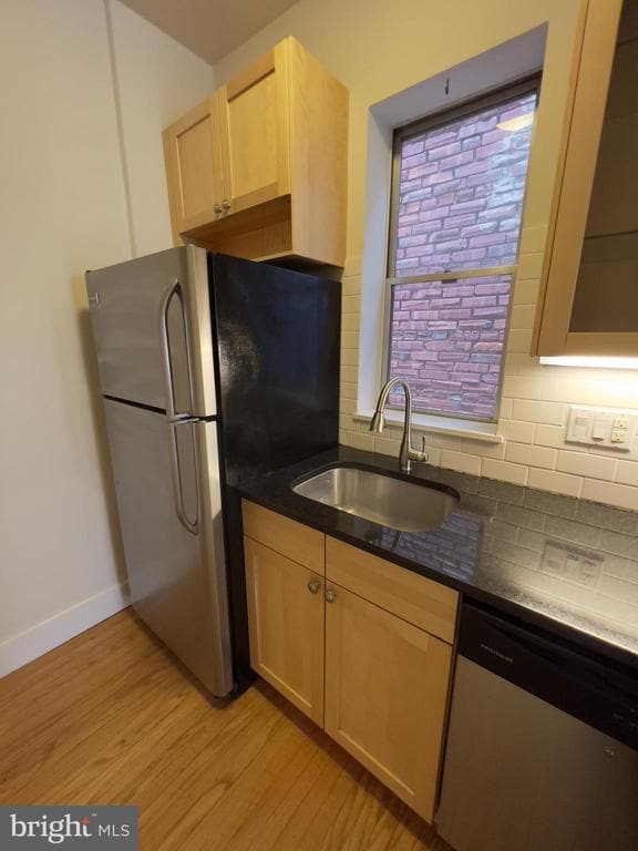 Building Photo - 2038 Locust St