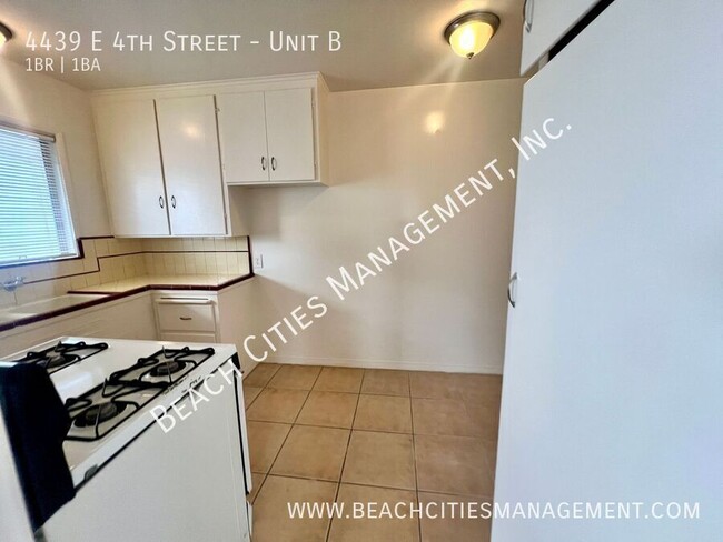 Building Photo - Cute One Bedroom Blocks Away from Beach an...