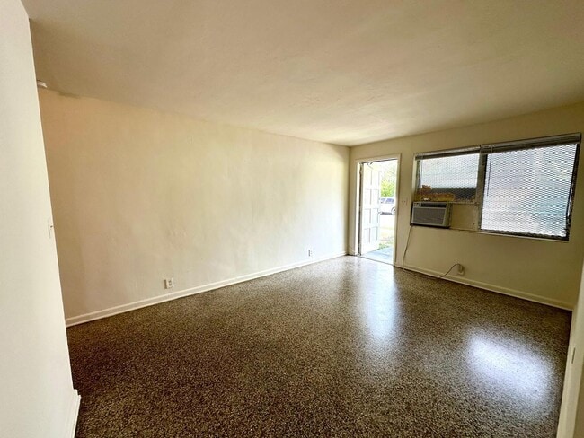 Building Photo - 5712 Pinewood Ave
