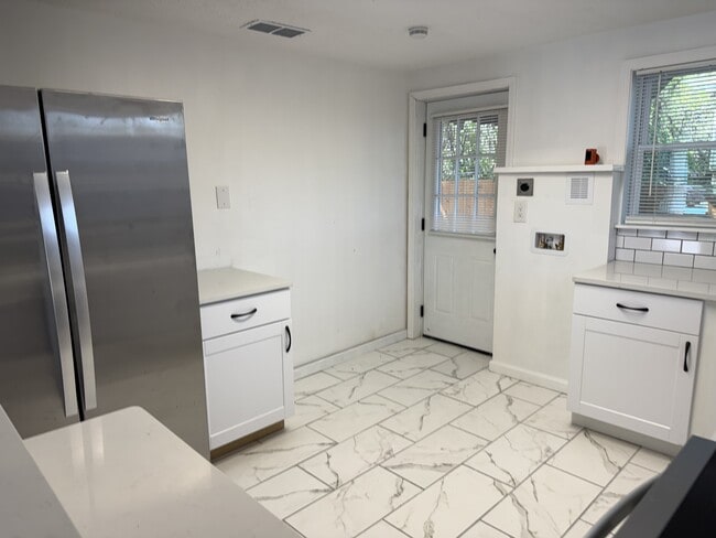 Building Photo - 239 Jenks St