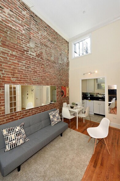 Building Photo - 692 10th Ave