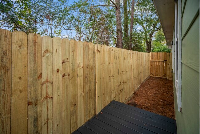 Building Photo - 628 Foster St