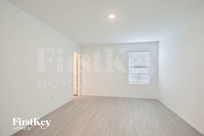 Building Photo - 3921 Far Horizon