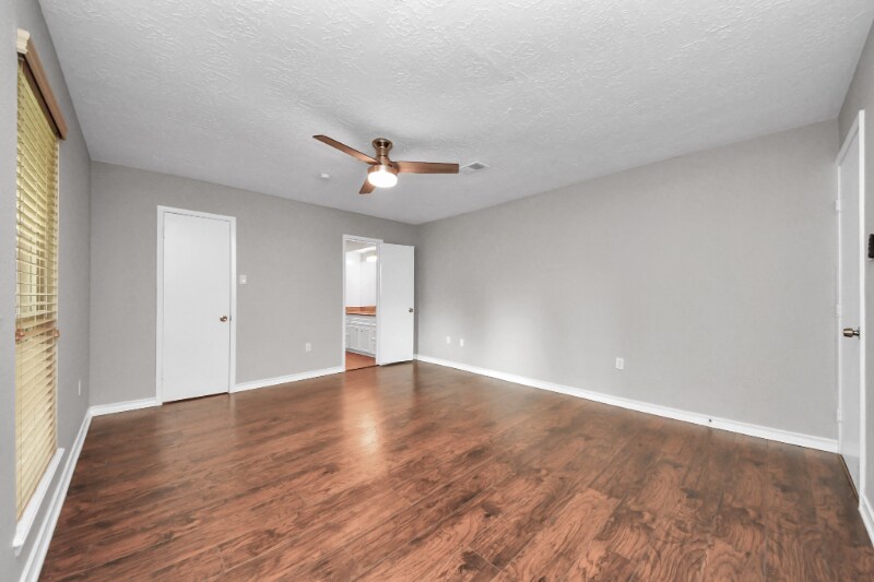 Building Photo - 25603 Pine Acres Cir