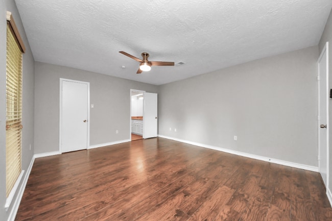 Building Photo - 25603 Pine Acres Cir