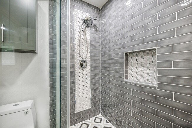 Building Photo - 10818 Hillcroft Ave