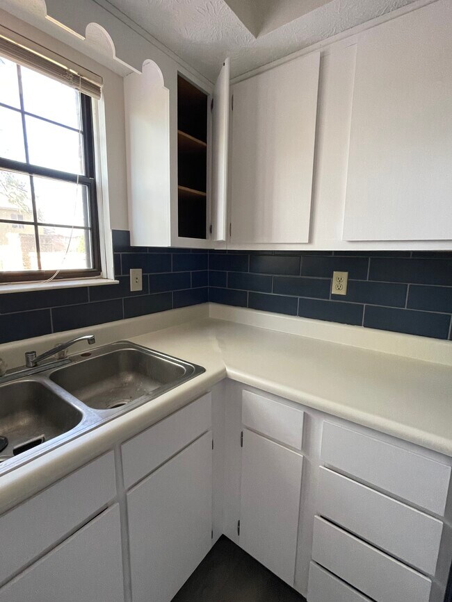 Building Photo - 6455 Brookedge Ct