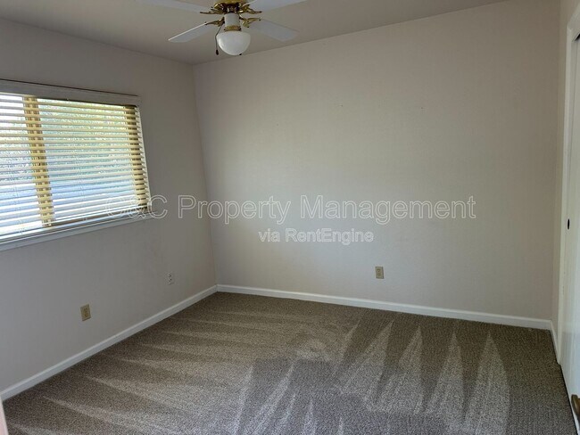Building Photo - 8190 E Granite Dr