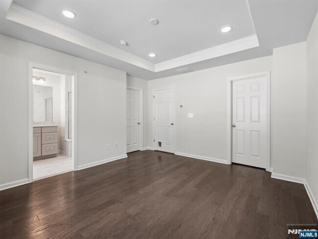 Building Photo - 18 Litchfield Ln