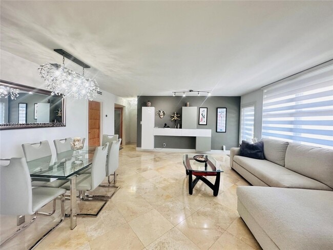 Building Photo - 9225 Collins Ave