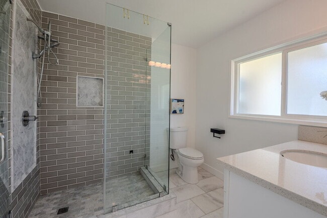 Building Photo - 3914 Somerset Dr