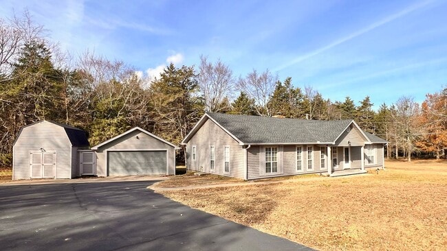 Building Photo - 490 Scott Ln