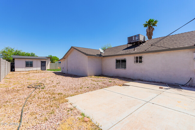 Building Photo - 2726 W Durango St