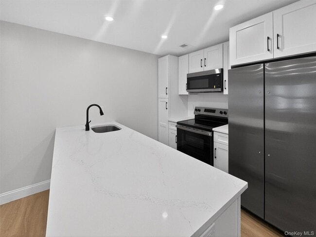 Building Photo - 62 Manor Pl