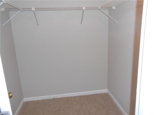 Building Photo - 1135 Country Club Pl