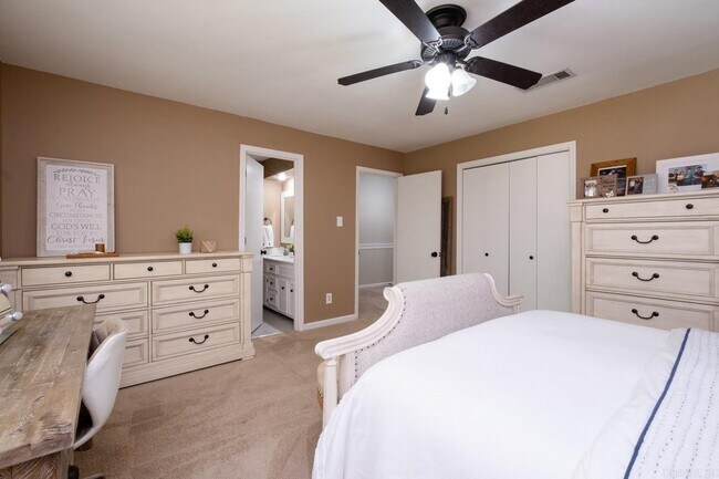 Building Photo - 1720 Jennifer Dr