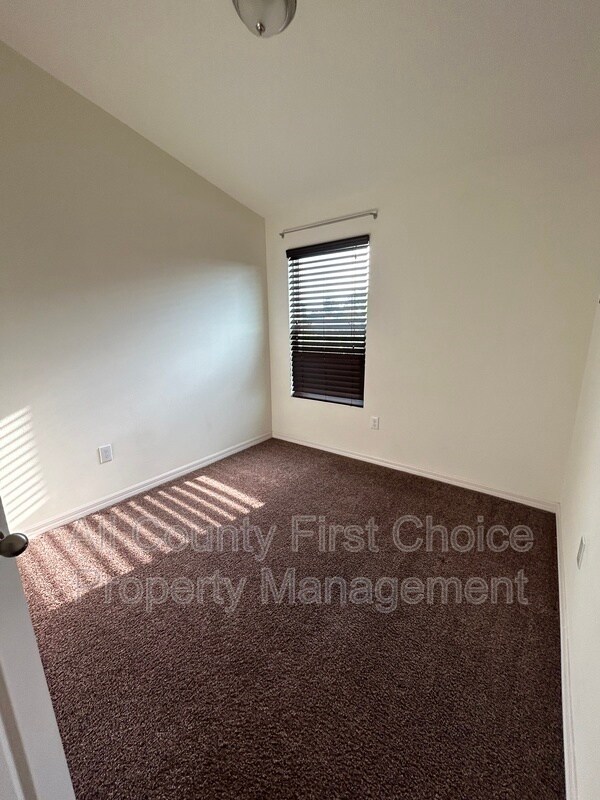 Building Photo - 6830 40th Ln N
