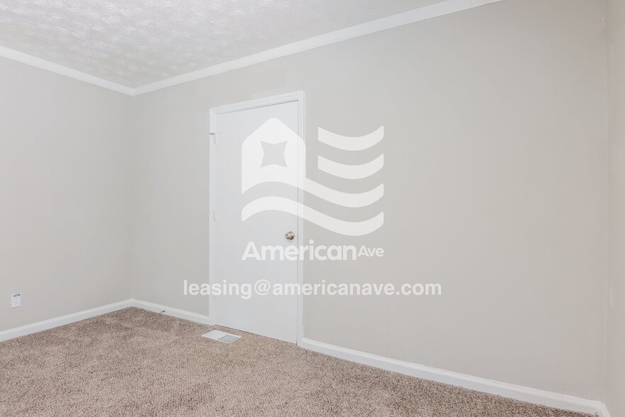 Building Photo - 3941 Mosley Dr