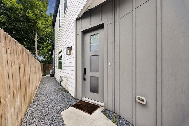 Building Photo - 4211 Nichols St