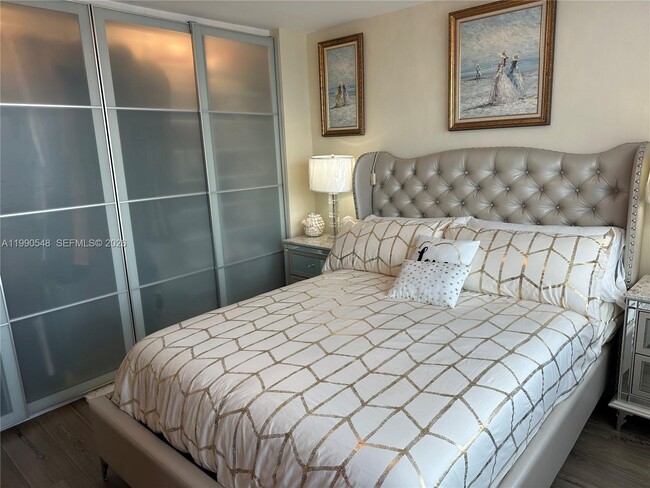 Building Photo - 6039 Collins Ave