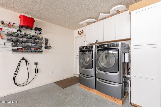 Building Photo - 2033 E Harvard Dr