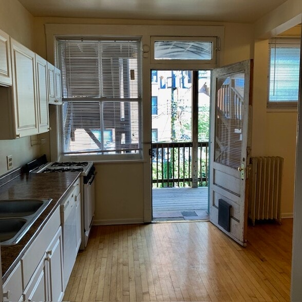 Building Photo - 5847 N Kenmore Ave